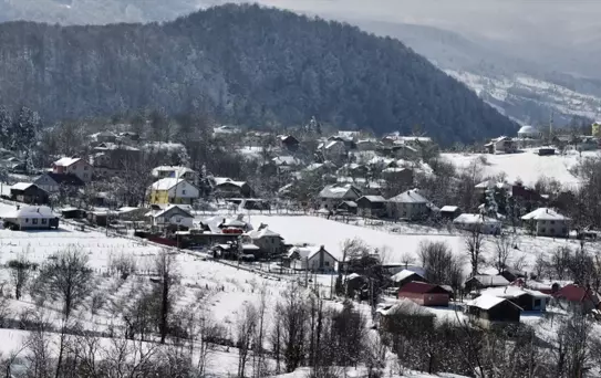 Düzce'de Kış Manzarası: Karla Kaplanan Dağ Köyleri