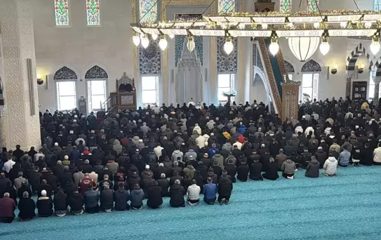Ramazan'ın İlk Cuma Namazı Coşkuyla Kılındı