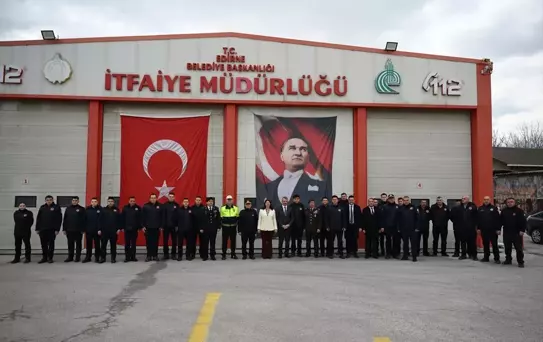 Edirne Valisi Sezer, sınır karakolundaki Mehmetçikle bayramlaştı