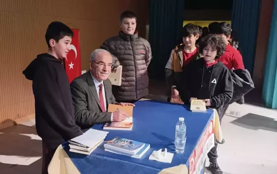 Eğitimci yazar Halit Ertuğrul, Nallıhan'da öğrencilerle buluştu