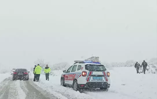 Elazığ'da Lokomotif Otomobile Çarptı: Sürücü Yaralı