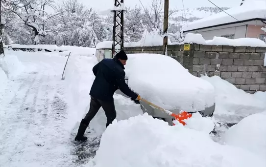 Üzümlü'de Kar Yağışı Yaşamı Olumsuz Etkiliyor