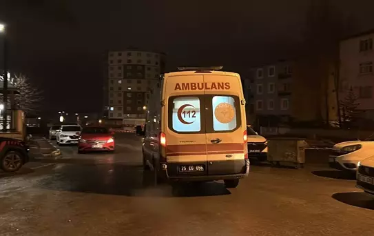 Sokakta boğazından bıçaklanmış halde ölü olarak bulundu