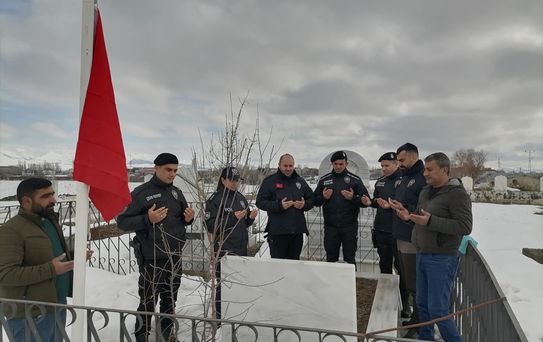 Şehit Mezarı Bakımı ve Bayrak Teslimi