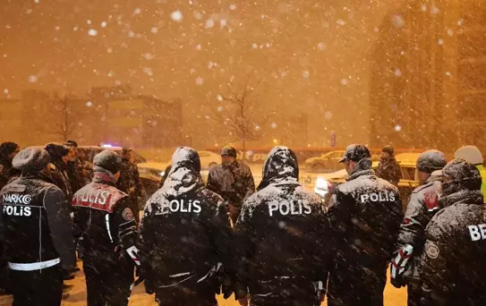 Erzurum'da Kar Yağışı Altında Güvenlik Denetimleri