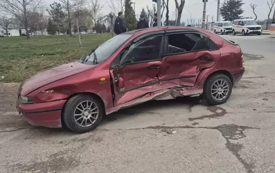 Eskişehir'de Tramvay ve Otomobil Çarpışması