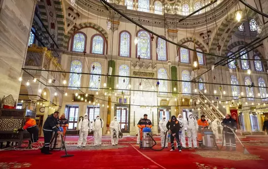 Fatih Camisi'nde Ramazan Temizliği