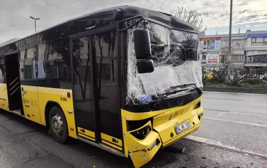 Fatih'te 3 İETT otobüsü çarpıştı