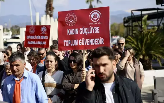 Fethiye'de Kadınlar Günü Yürüyüşü