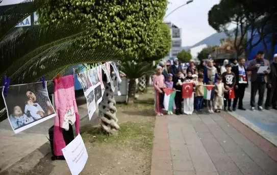 Fethiye'de Çocuklar İçin Protesto Gösterisi