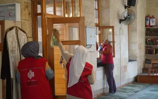 Gaziantep'te Camilerde Temizlik