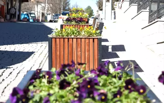 Güdül'de Çiçek Dikimi Devam Ediyor