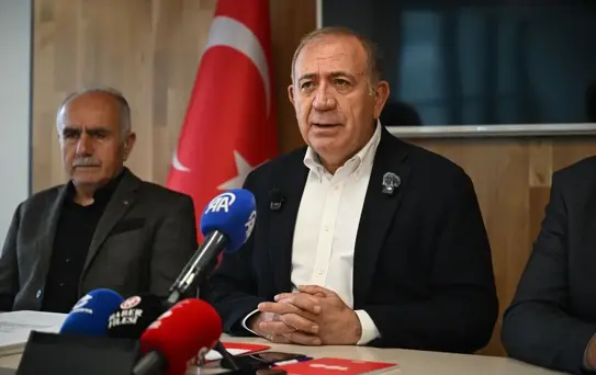 CHP'de Arınç-Özel Görüşmesi Tartışılıyor