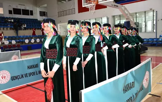 Hakkari'de Halk Oyunları Yarışması
