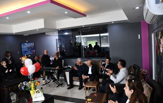 Dörtyol'da Down Sendromlu Bireye Sürpriz Doğum Günü