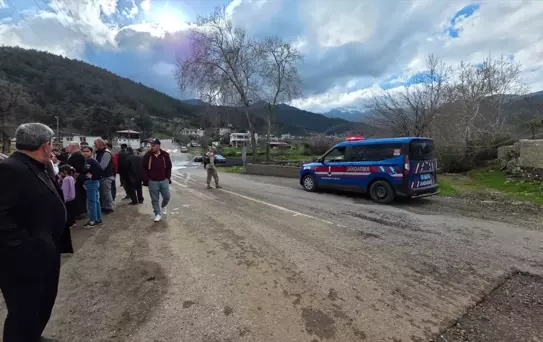 Hatay'da Dereye Düşen Otomobil Sürücüsü Hastaneye Kaldırıldı