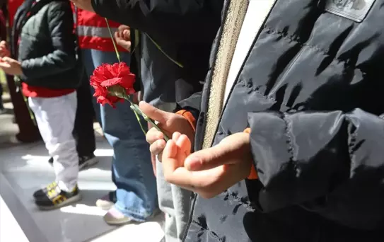 Hatay'da devlet korumasındaki çocuklar şehitliği ziyaret etti