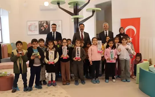 Vali Masatlı Kütüphaneyi Ziyaret Etti