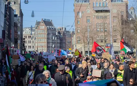 Amsterdam'da Irkçılığa Karşı Yürüyüş