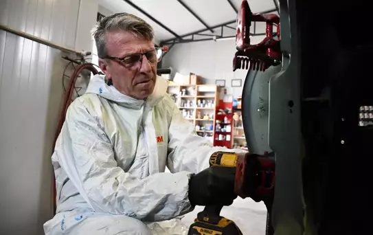 Klasik Otomobilleri Restorasyonla Hayata Döndürüyor