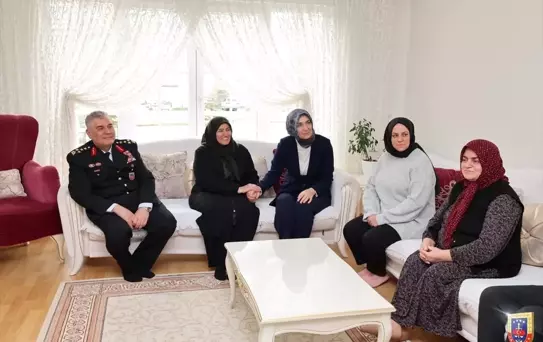 İçişleri Bakan Yardımcısı Yiğitbaşı ve Orgeneral Çardakcı'dan şehit Astsubay Üstçavuş Çil'in ailesine ziyaret