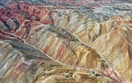 Gökkuşağı Tepeleri İlkbahar Renklerine Büründü