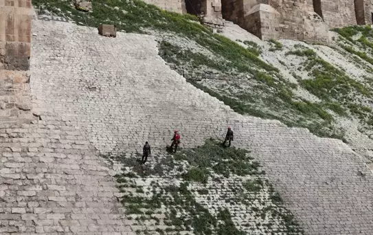 İHH'dan Halep Kalesi'nde Temizlik Çalışması