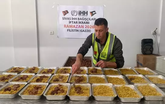 İHH, Gazze'de İftar ve Sahur Sofraları Kuruyor