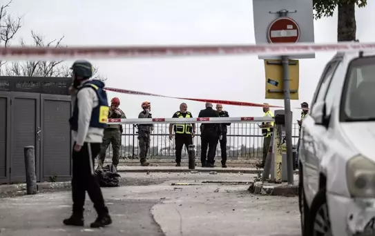 İsrail'de Füze Parçası Mescid-i Aksa'ya Yakın Bir Yere Düştü