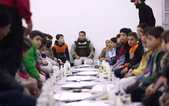 Isparta Belediyesi, Suriye'nin başkenti Şam'ın Türkmen mahallesinde iftar verdi