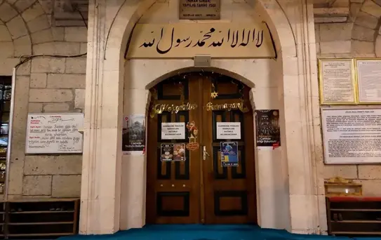 Isparta'daki Tarihi Mimar Sinan Camisi Ramazan'da Ziyaretçi Akınına Uğruyor