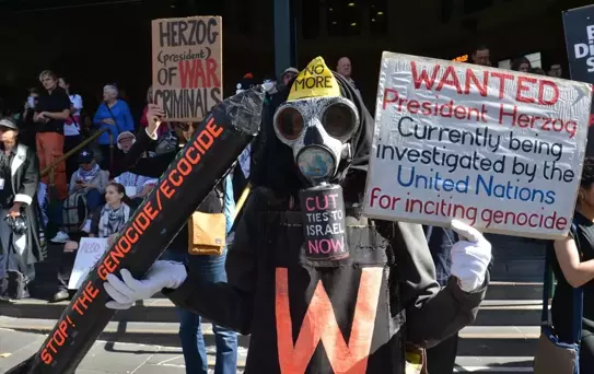 Herzog'un Avustralya Ziyaretinde Protestolar
