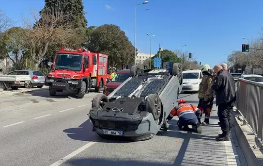 Üsküdar'da Ters Dönmüş Otomobil Kazası