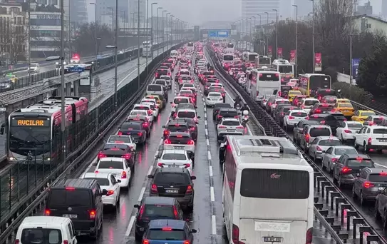 İstanbul'da Bayram Trafiği Yoğunlaştı