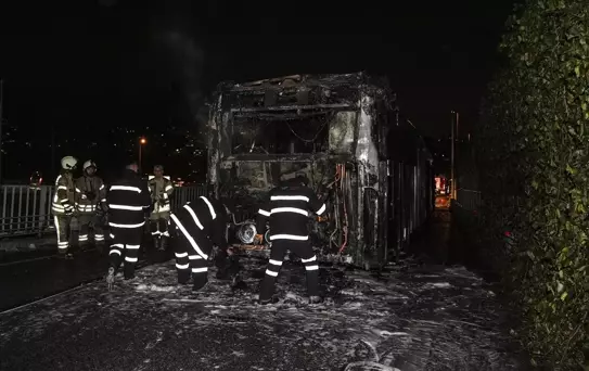 Metrobüste Yangın: Yolcular Tahliye Edildi