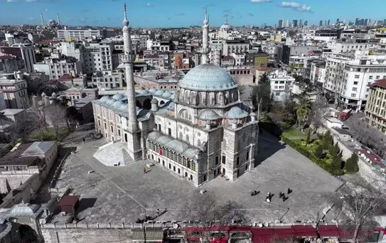 Laleli Camisi'nin Tarihi ve Mimari Özellikleri