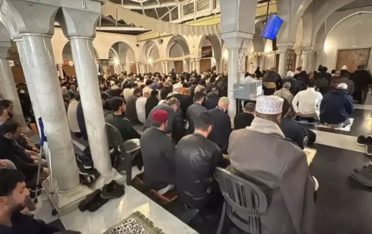 İsviçre'de İlk Teravih Namazı