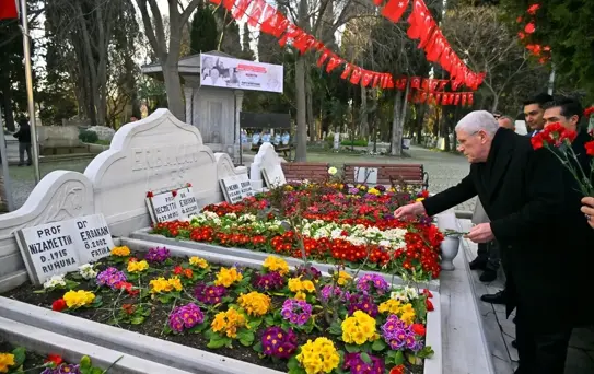 Dervişoğlu, Erbakan'ı Kabri Başında Andı