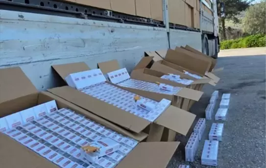İzmir'de 500 Bin Paket Kaçak Sigara Ele Geçirildi