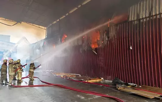İzmir'de Atölyelerde Yangın