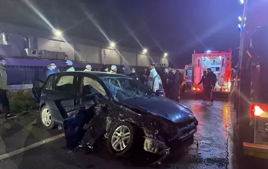 Kemalpaşa'da Trafik Kazası: 4 Yaralı