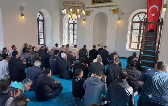 İzmir'de restore edilen 132 yıllık Asmalı Mescit ibadete açıldı