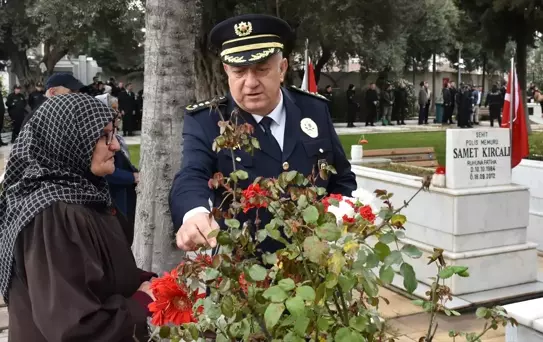 İzmir'de şehit aileleri arife günü yakınlarının mezarını ziyaret etti