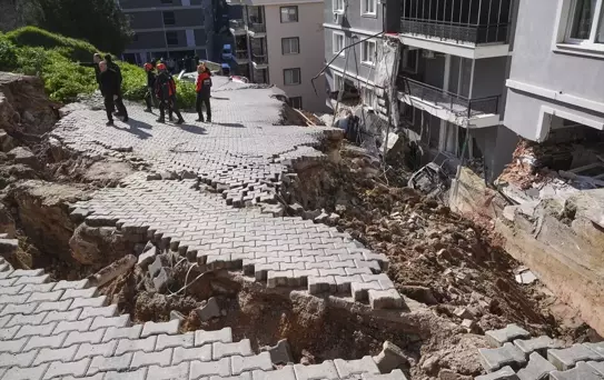 Menemen'de Duvar Çökmesi: Müteahhit Serbest