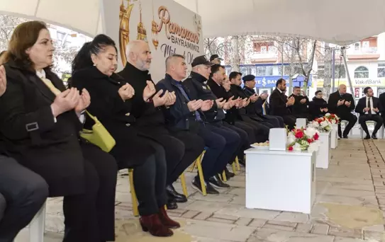 Kahramankazan'da bayramlaşma töreni düzenlendi