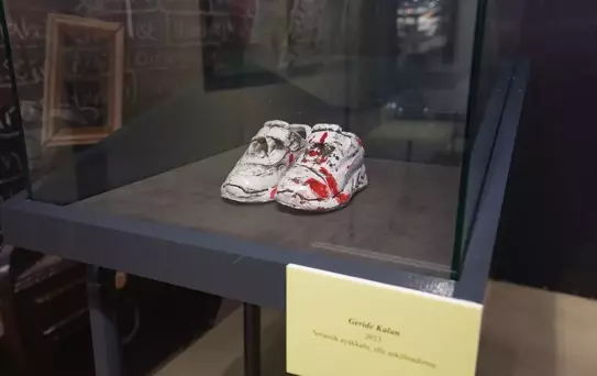 Filistin'e Destek: Sessiz Ayakkabılar Sergisi