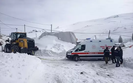 Kars'ta İnek Darbesiyle Yaralanan Adam 4 Saatte Kurtarıldı