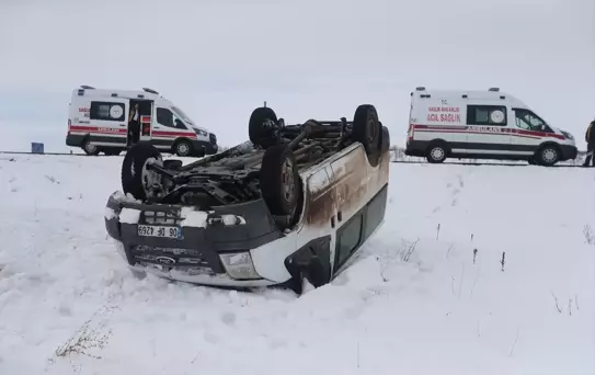Kars'ta Minibüs Kazası: 5 Yaralı