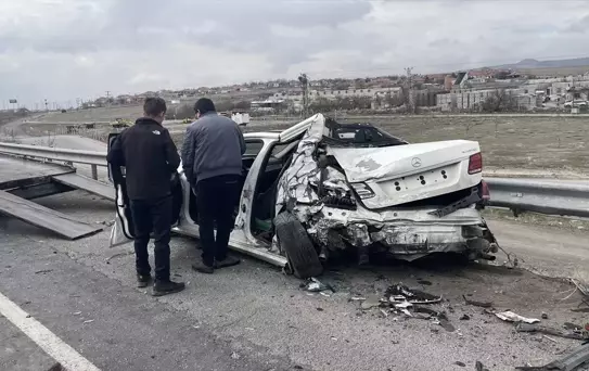 Kayseri'de Tır Otomobile Çarptı: 1 Yaralı