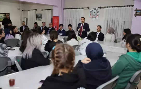 Vali Çiçek Öğrencilerle İftar Yaptı